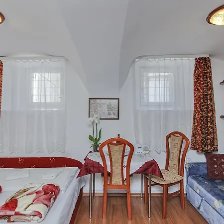 Guest house Barokk Vendeghaz 4*