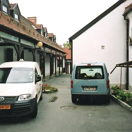 Barokk Vendeghaz 4*